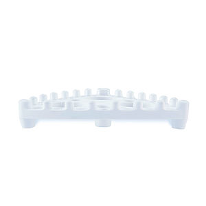 Filip sieve cleaner with studs for wire and synthetic mesh